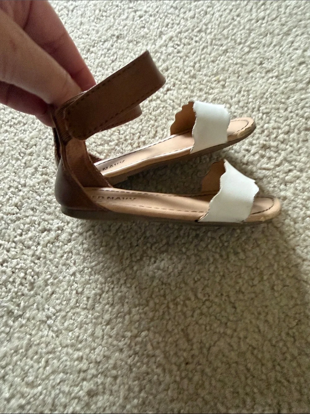 Old Navy girls Brown and White ankle strap Sandals size 6